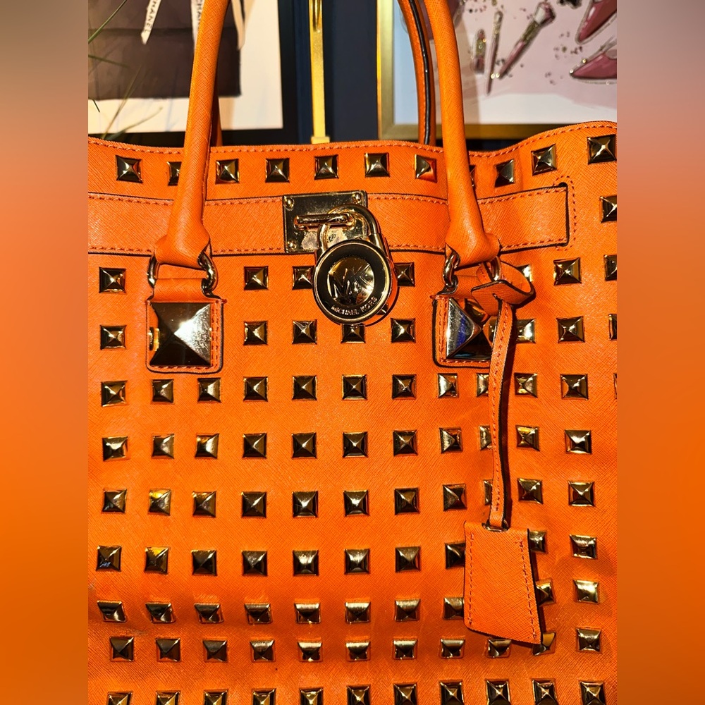 🧡 Michael Kors Hamilton Studded Saffiano Leather Tote – Orange/Gold - Picture 3 of 8
